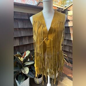 Vintage 70s boho yellow suede fringe vest 
S/M unisex